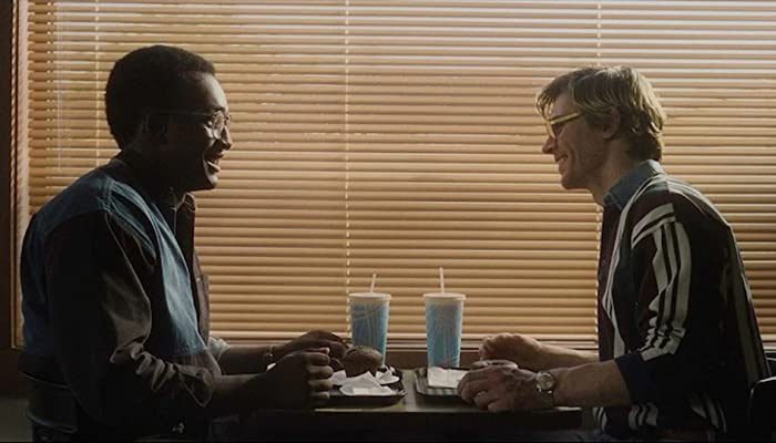 Dahmer  Monster: The Jeffrey Dahmer Story : La historia de Jeffrey Dahmer 6x1