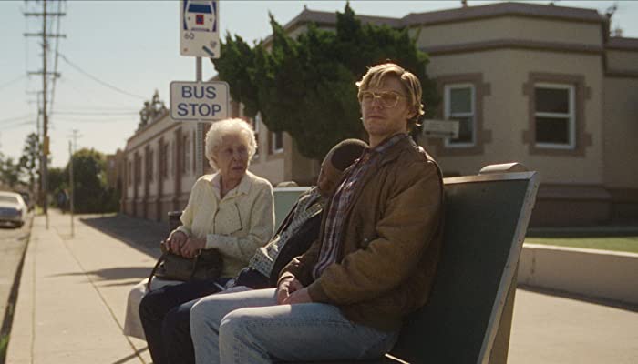 Dahmer  Monster: The Jeffrey Dahmer Story : La historia de Jeffrey Dahmer 5x1