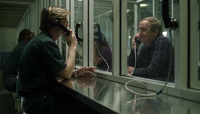 Dahmer  Monster: The Jeffrey Dahmer Story : La historia de Jeffrey Dahmer 10x1